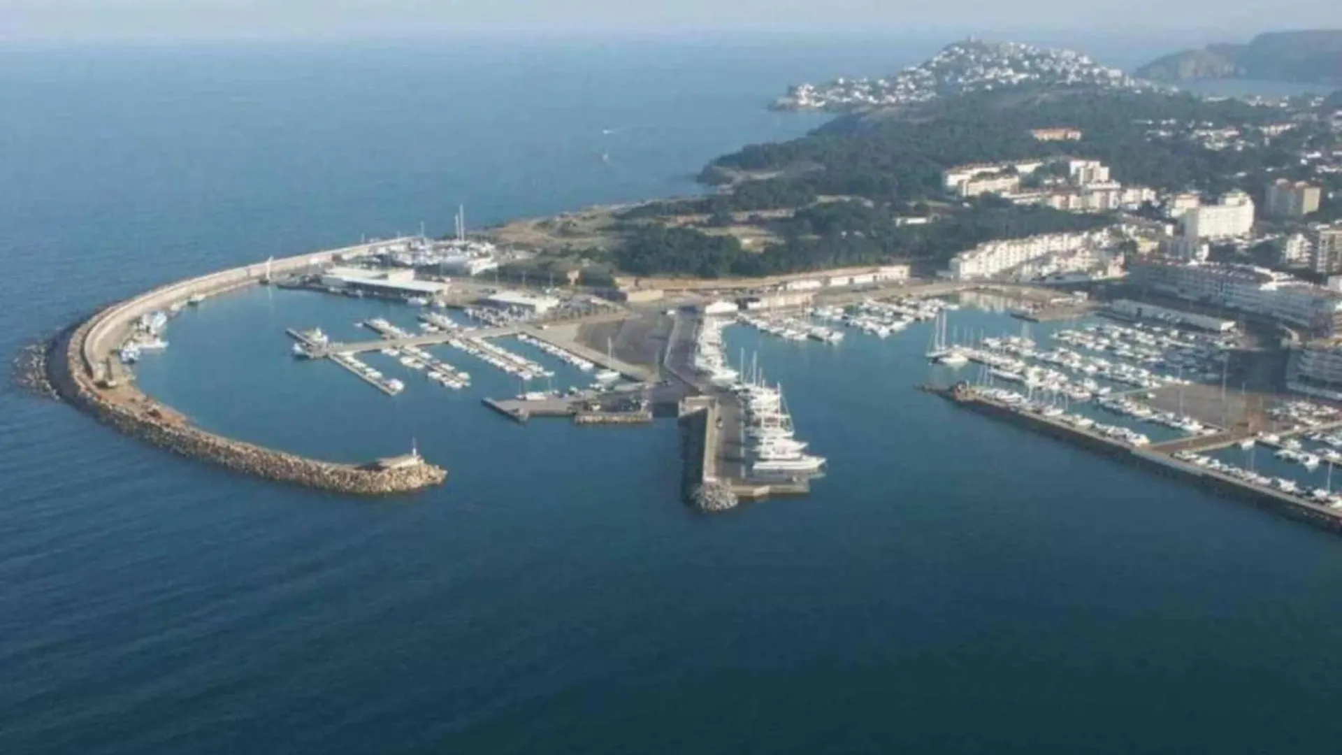 The Apartment In L' Escala 0*,